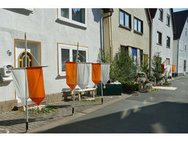 Fronleichnamsaltäre in den Naumburger Straßen (© Karl-Franz Thiede)